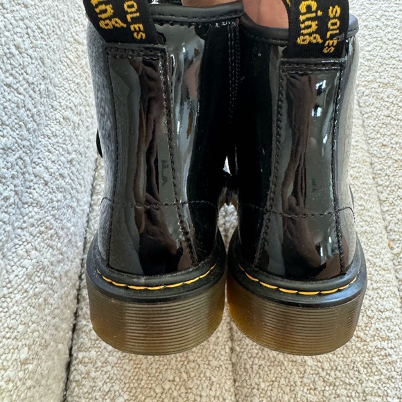 DR. MARTEN’S JUNIOR 1460 PATENT LEATHER BOOTS - Picture 5 of 7